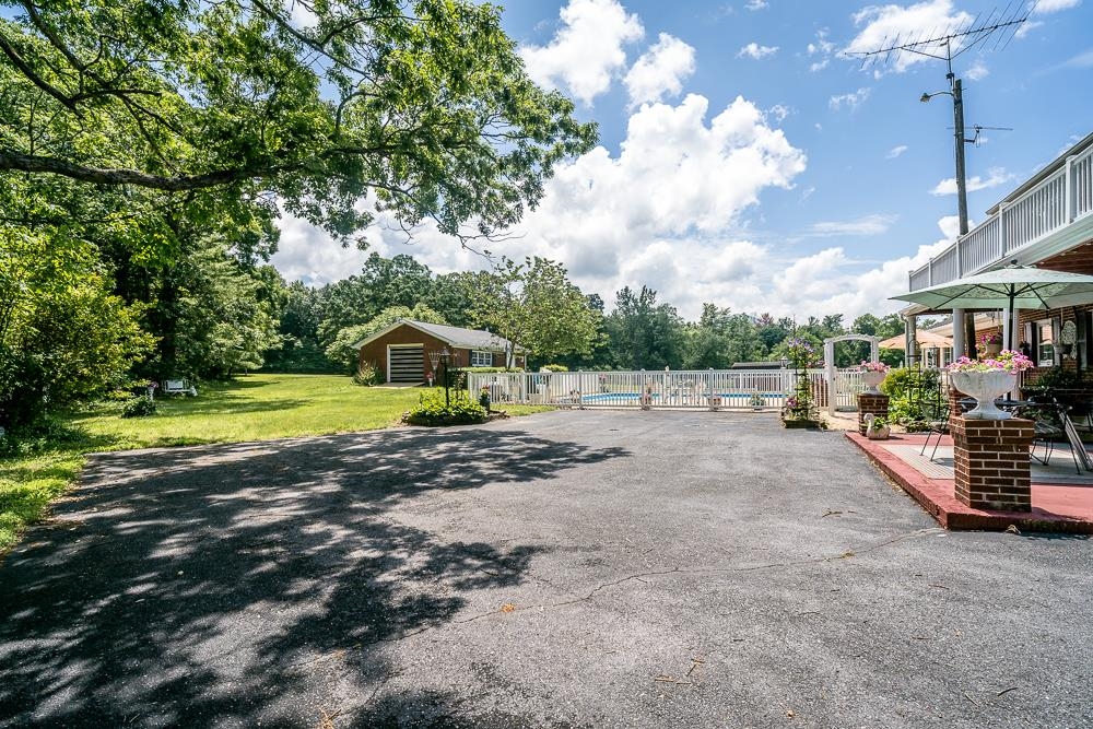 8217 SOUTH EAST SIDE HWY, ELKTON, Virginia 22827, 5 Bedrooms Bedrooms, ,4 BathroomsBathrooms,Residential,8217 SOUTH EAST SIDE HWY,647792 MLS # 647792