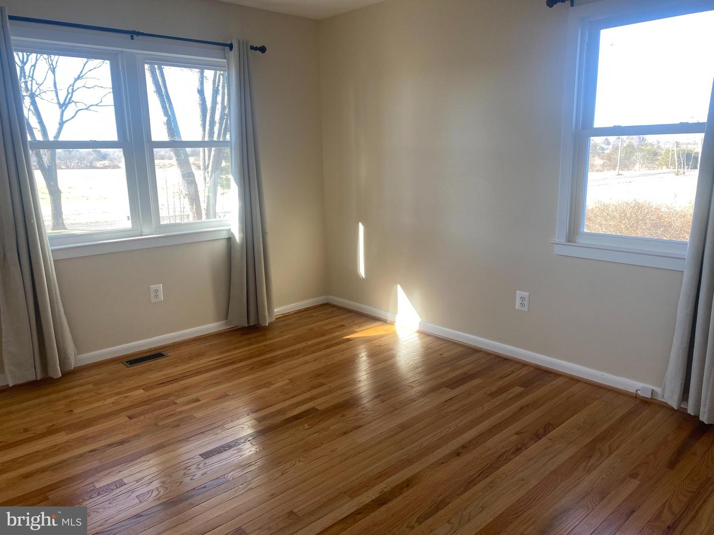 10031 BOTELER RD, MIDLAND, Virginia 22728, 5 Bedrooms Bedrooms, ,2 BathroomsBathrooms,Residential,For sale,10031 BOTELER RD,VAFQ2010956 MLS # VAFQ2010956
