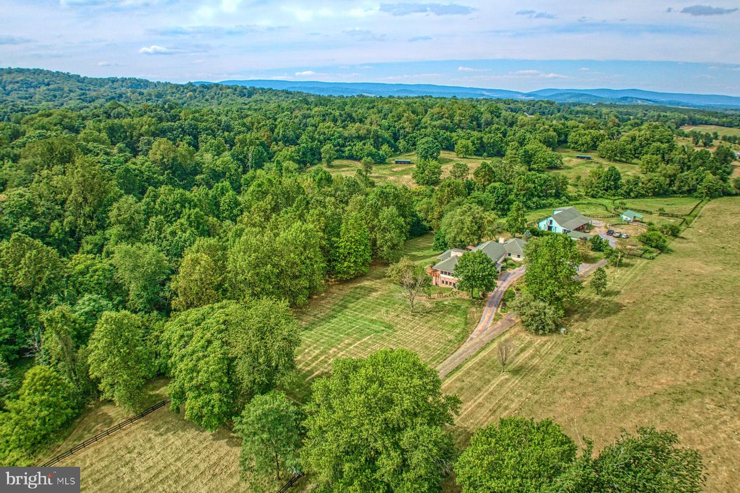 3959 COBBLER MOUNTAIN RD, DELAPLANE, Virginia 20144, 3 Bedrooms Bedrooms, ,2 BathroomsBathrooms,Residential,For sale,3959 COBBLER MOUNTAIN RD,VAFQ2011596 MLS # VAFQ2011596