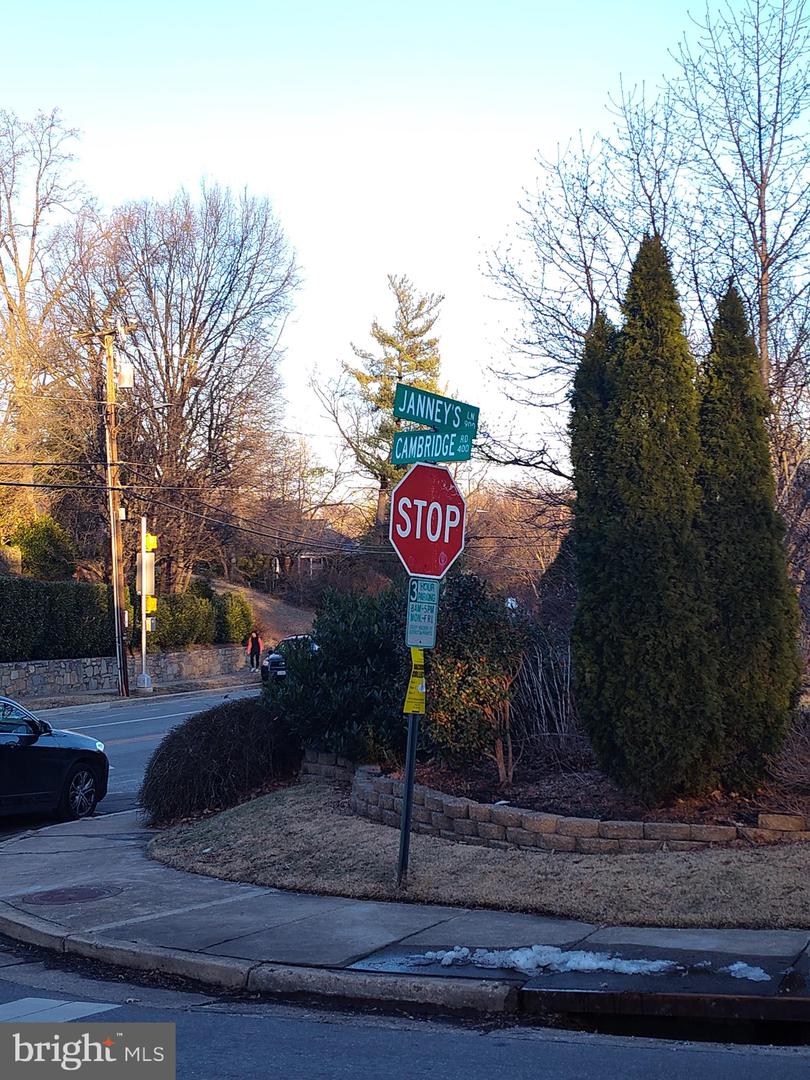 1000 JANNEYS LN, ALEXANDRIA, Virginia 22302, 3 Bedrooms Bedrooms, ,2 BathroomsBathrooms,Residential,For sale,1000 JANNEYS LN,VAAX2033244 MLS # VAAX2033244