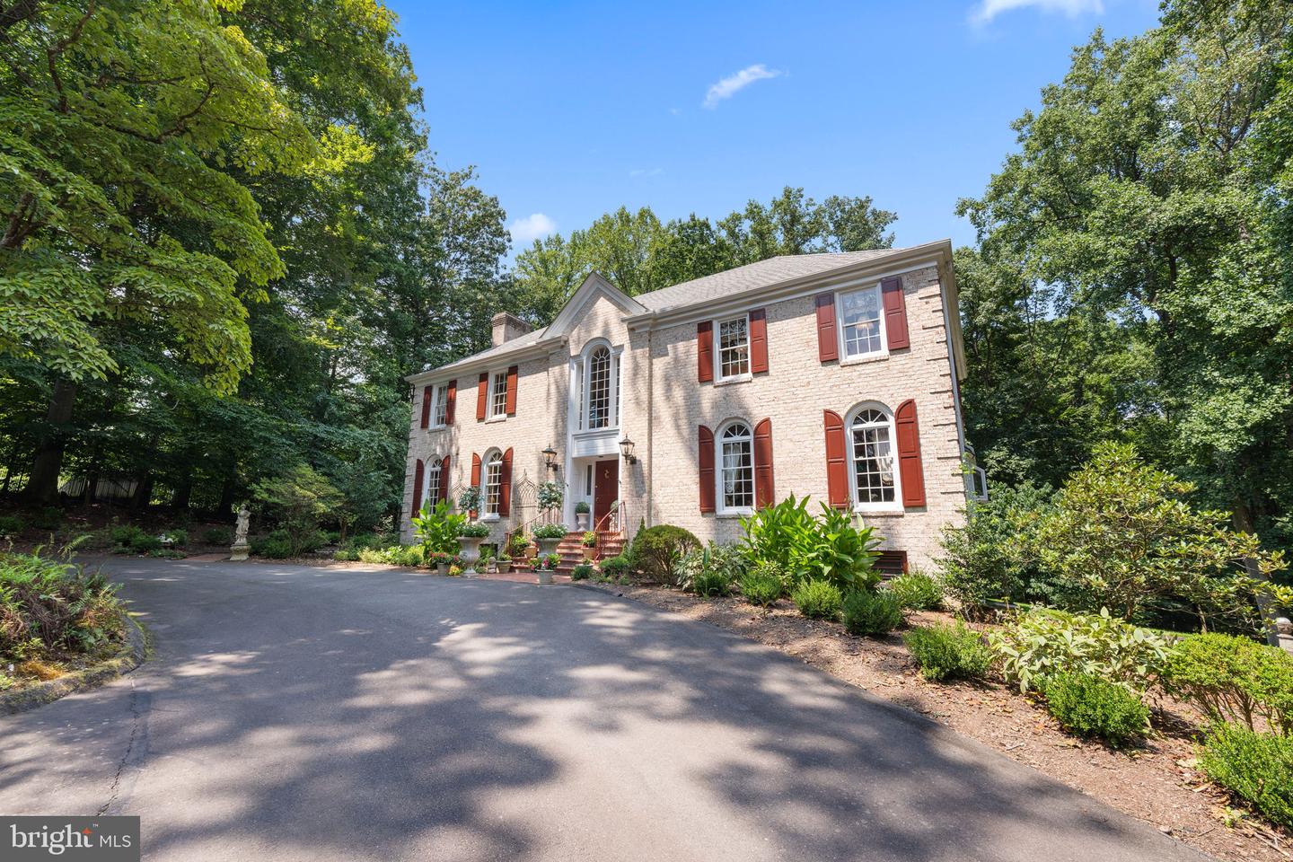 9185 OLD DOMINION DR, MCLEAN, Virginia 22102, 4 Bedrooms Bedrooms, 17 Rooms Rooms,5 BathroomsBathrooms,Residential,For sale,9185 OLD DOMINION DR,VAFX2177448 MLS # VAFX2177448