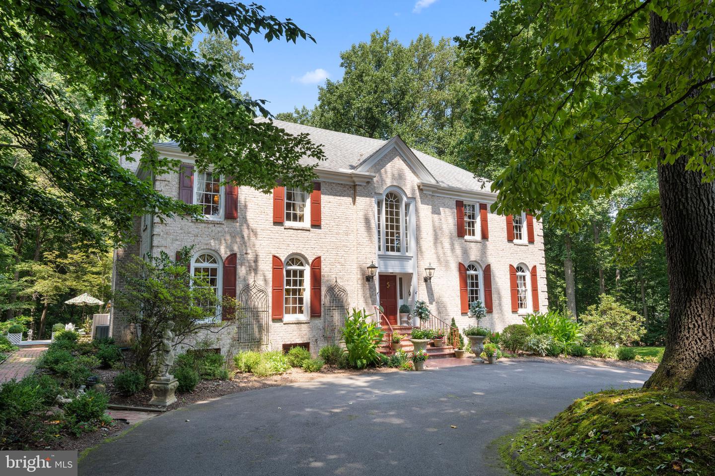 9185 OLD DOMINION DR, MCLEAN, Virginia 22102, 4 Bedrooms Bedrooms, 17 Rooms Rooms,5 BathroomsBathrooms,Residential,For sale,9185 OLD DOMINION DR,VAFX2177448 MLS # VAFX2177448