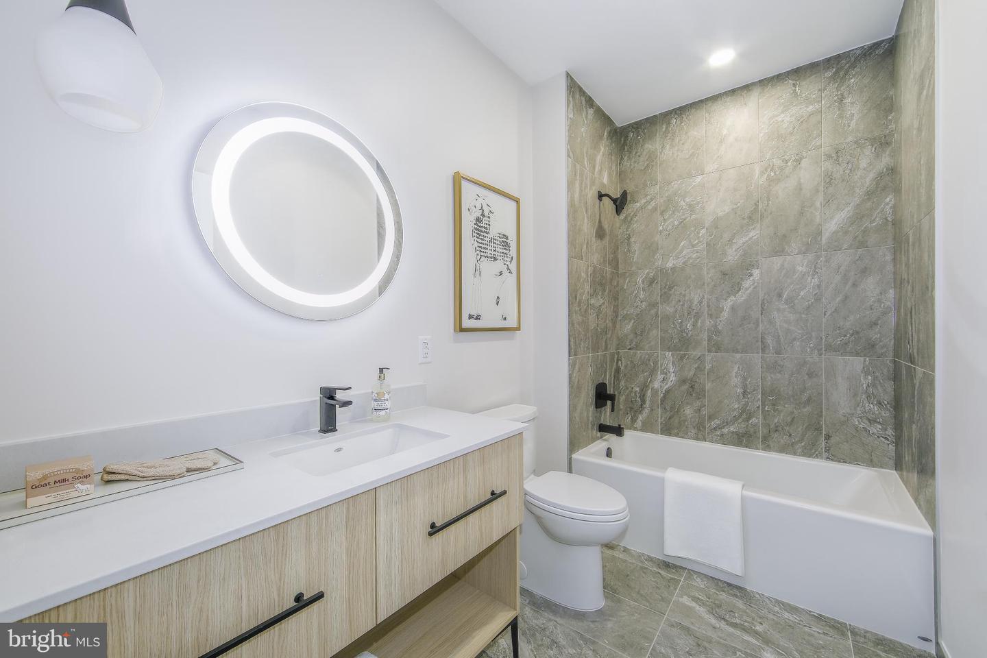 255 W. FALLS STATION BLVD #PH2, FALLS CHURCH, Virginia 22046, 2 Bedrooms Bedrooms, 4 Rooms Rooms,2 BathroomsBathrooms,Residential,For sale,255 W. FALLS STATION BLVD #PH2,VAFA2002244 MLS # VAFA2002244