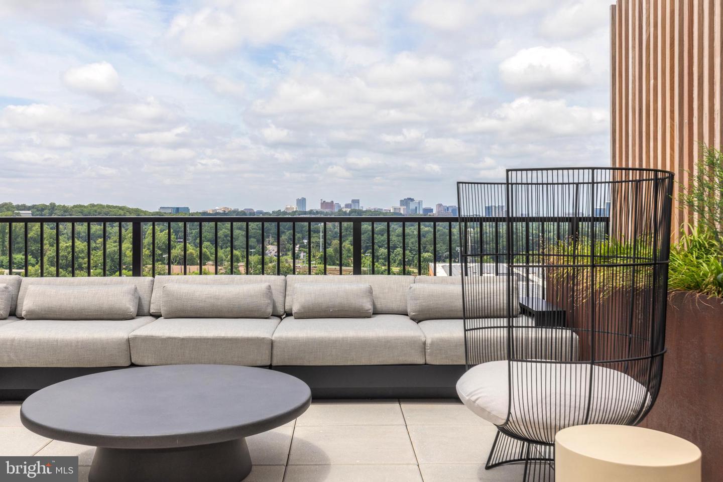 255 W. FALLS STATION BLVD #PH2, FALLS CHURCH, Virginia 22046, 2 Bedrooms Bedrooms, 4 Rooms Rooms,2 BathroomsBathrooms,Residential,For sale,255 W. FALLS STATION BLVD #PH2,VAFA2002244 MLS # VAFA2002244