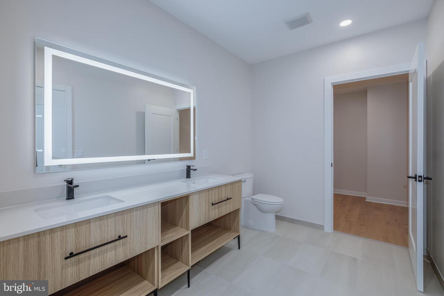 255 W. FALLS STATION BLVD #PH3, FALLS CHURCH, Virginia 22046, 2 Bedrooms Bedrooms, 4 Rooms Rooms,2 BathroomsBathrooms,Residential,For sale,255 W. FALLS STATION BLVD #PH3,VAFA2002246 MLS # VAFA2002246 255 W. FALLS STATION BLVD #PH3, FALLS CHURCH, Virginia 22046, 2 Bedrooms Bedrooms, 4 Rooms Rooms,2 BathroomsBathrooms,Residential,For sale,255 W. FALLS STATION BLVD #PH3,VAFA2002246 MLS # VAFA2002246