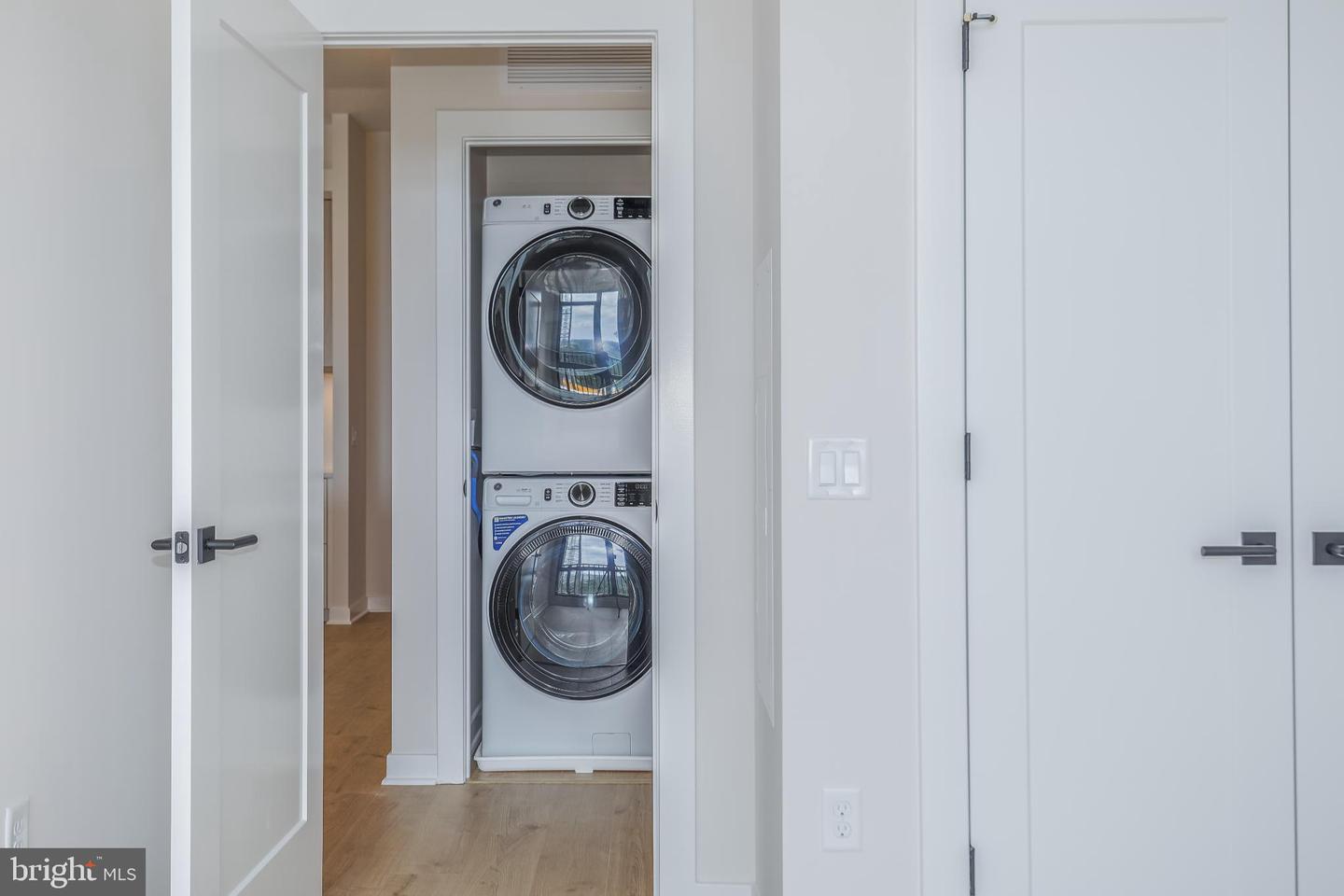 255 W. FALLS STATION BLVD #PH3, FALLS CHURCH, Virginia 22046, 2 Bedrooms Bedrooms, 4 Rooms Rooms,2 BathroomsBathrooms,Residential,For sale,255 W. FALLS STATION BLVD #PH3,VAFA2002246 MLS # VAFA2002246 255 W. FALLS STATION BLVD #PH3, FALLS CHURCH, Virginia 22046, 2 Bedrooms Bedrooms, 4 Rooms Rooms,2 BathroomsBathrooms,Residential,For sale,255 W. FALLS STATION BLVD #PH3,VAFA2002246 MLS # VAFA2002246