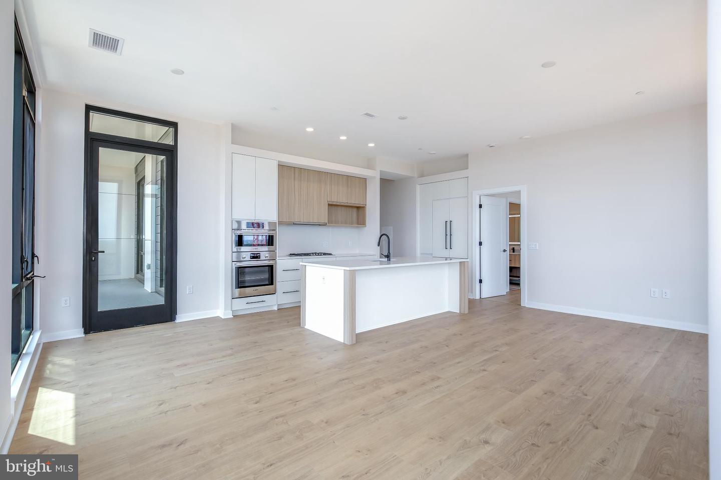 255 W. FALLS STATION BLVD #PH6, FALLS CHURCH, Virginia 22046, 3 Bedrooms Bedrooms, 5 Rooms Rooms,2 BathroomsBathrooms,Residential,For sale,255 W. FALLS STATION BLVD #PH6,VAFA2002252 MLS # VAFA2002252