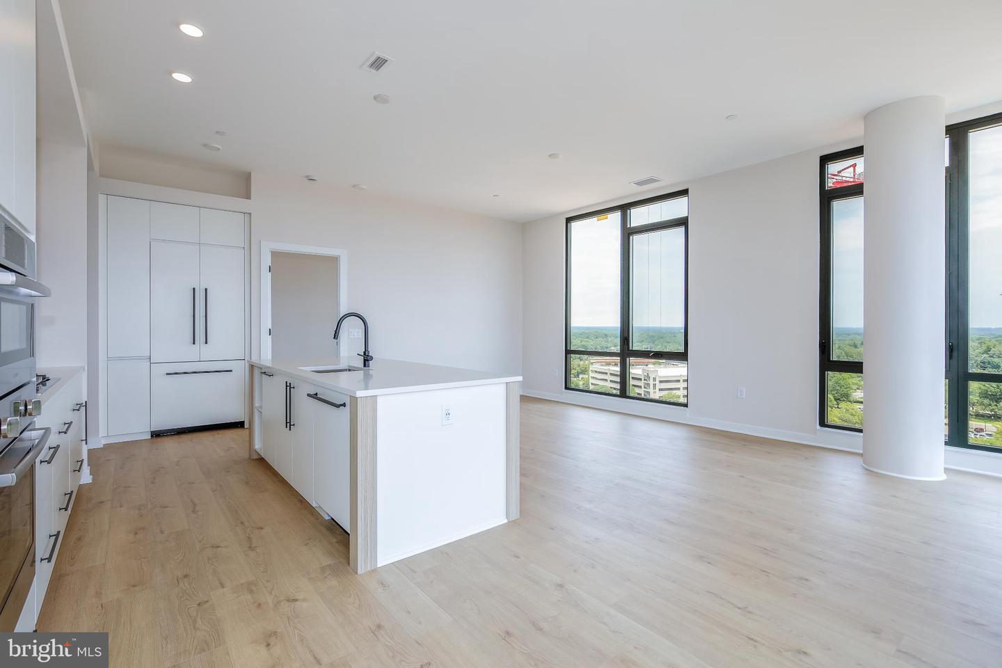 255 W. FALLS STATION BLVD #PH6, FALLS CHURCH, Virginia 22046, 3 Bedrooms Bedrooms, 5 Rooms Rooms,2 BathroomsBathrooms,Residential,For sale,255 W. FALLS STATION BLVD #PH6,VAFA2002252 MLS # VAFA2002252