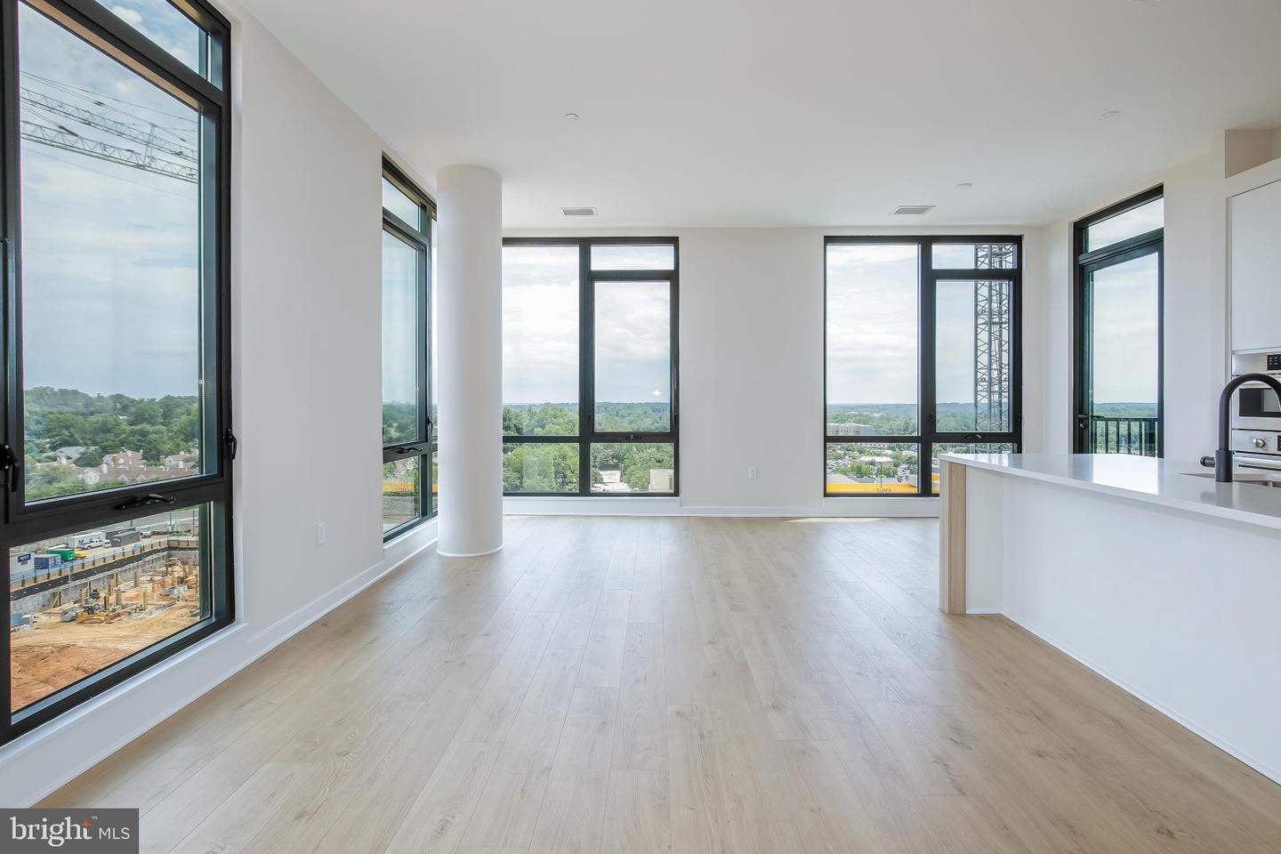 255 W. FALLS STATION BLVD #PH6, FALLS CHURCH, Virginia 22046, 3 Bedrooms Bedrooms, 5 Rooms Rooms,2 BathroomsBathrooms,Residential,For sale,255 W. FALLS STATION BLVD #PH6,VAFA2002252 MLS # VAFA2002252