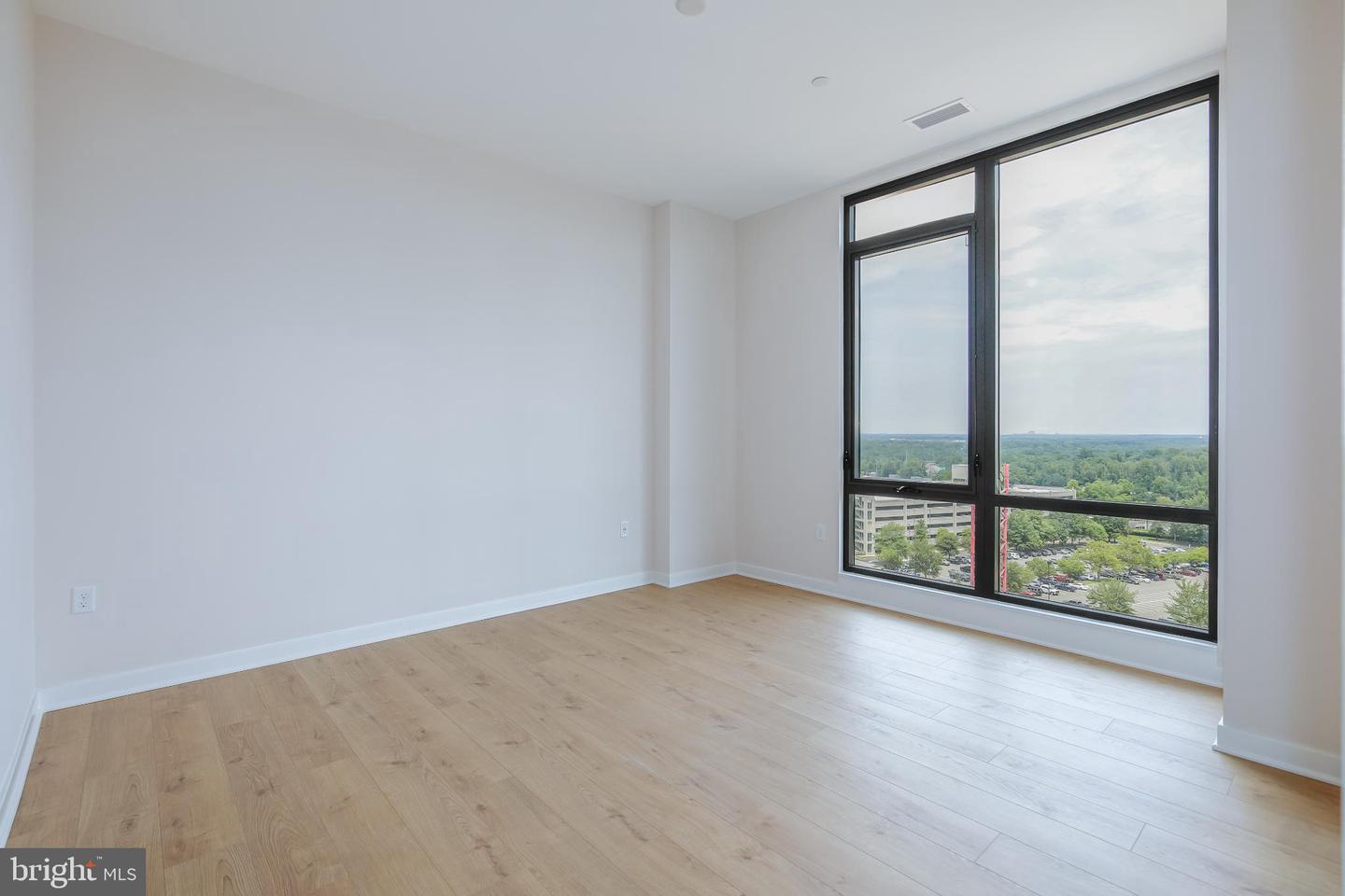 255 W. FALLS STATION BLVD #PH6, FALLS CHURCH, Virginia 22046, 3 Bedrooms Bedrooms, 5 Rooms Rooms,2 BathroomsBathrooms,Residential,For sale,255 W. FALLS STATION BLVD #PH6,VAFA2002252 MLS # VAFA2002252