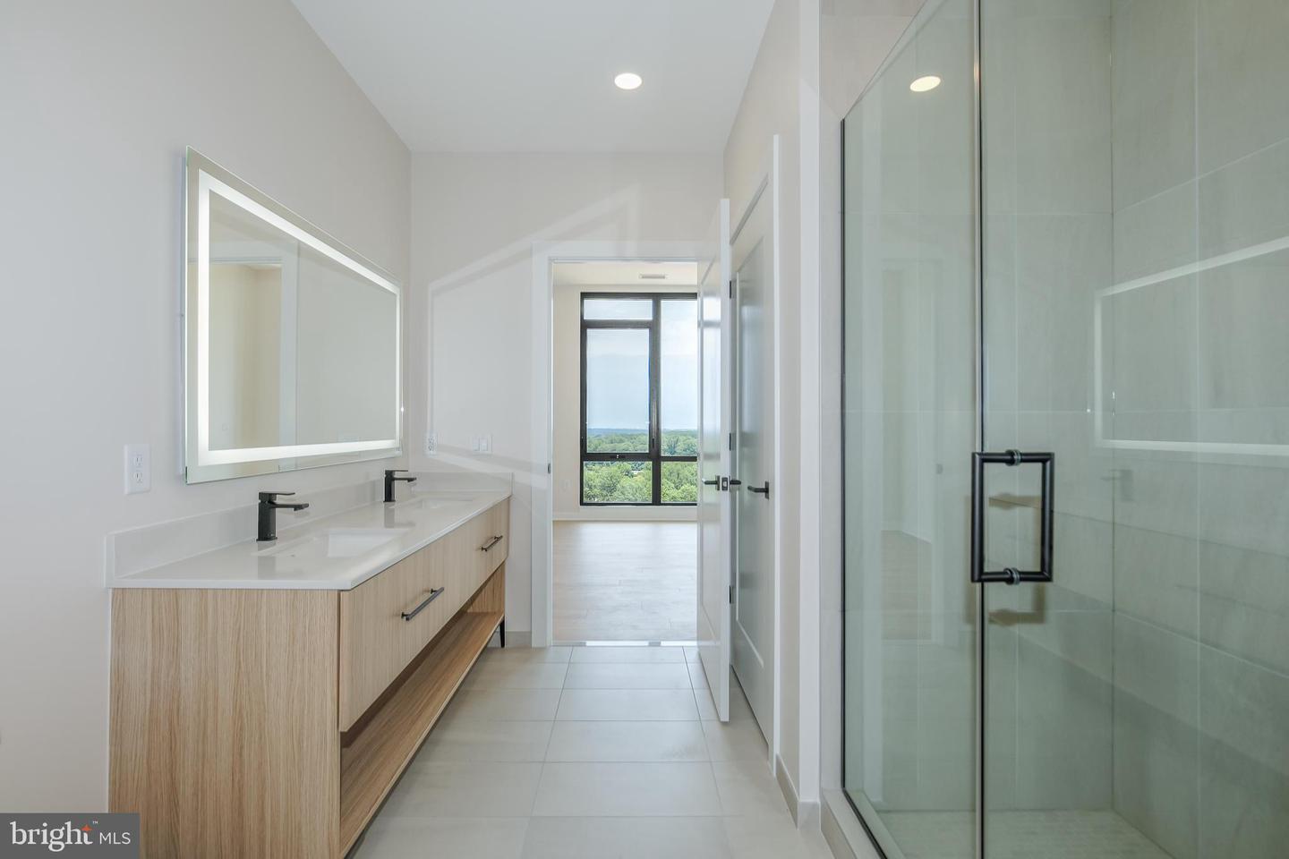 255 W. FALLS STATION BLVD #PH6, FALLS CHURCH, Virginia 22046, 3 Bedrooms Bedrooms, 5 Rooms Rooms,2 BathroomsBathrooms,Residential,For sale,255 W. FALLS STATION BLVD #PH6,VAFA2002252 MLS # VAFA2002252