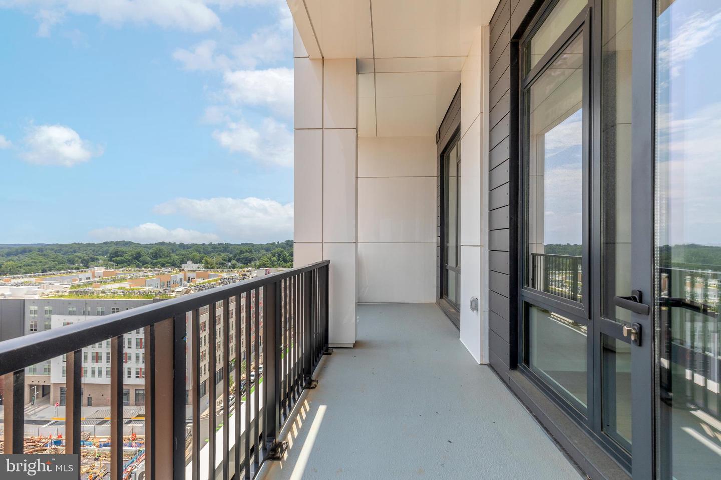 255 W. FALLS STATION BLVD #PH6, FALLS CHURCH, Virginia 22046, 3 Bedrooms Bedrooms, 5 Rooms Rooms,2 BathroomsBathrooms,Residential,For sale,255 W. FALLS STATION BLVD #PH6,VAFA2002252 MLS # VAFA2002252