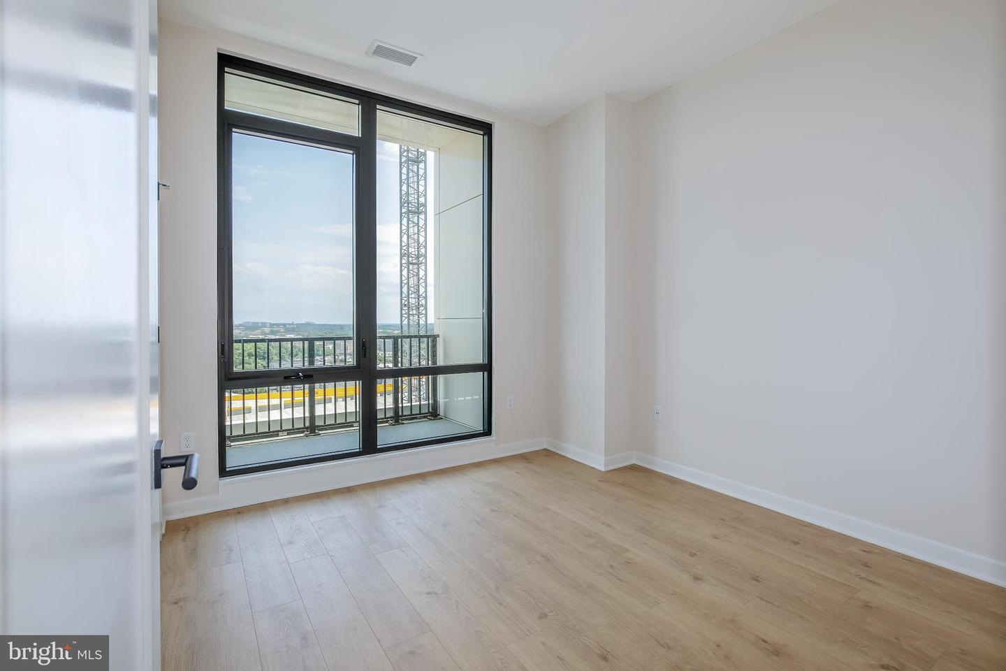 255 W. FALLS STATION BLVD #PH6, FALLS CHURCH, Virginia 22046, 3 Bedrooms Bedrooms, 5 Rooms Rooms,2 BathroomsBathrooms,Residential,For sale,255 W. FALLS STATION BLVD #PH6,VAFA2002252 MLS # VAFA2002252