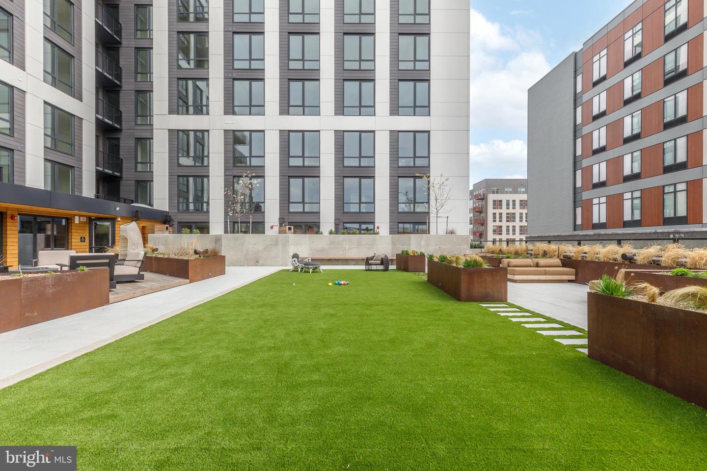 255 W. FALLS STATION BLVD #PH6, FALLS CHURCH, Virginia 22046, 3 Bedrooms Bedrooms, 5 Rooms Rooms,2 BathroomsBathrooms,Residential,For sale,255 W. FALLS STATION BLVD #PH6,VAFA2002252 MLS # VAFA2002252