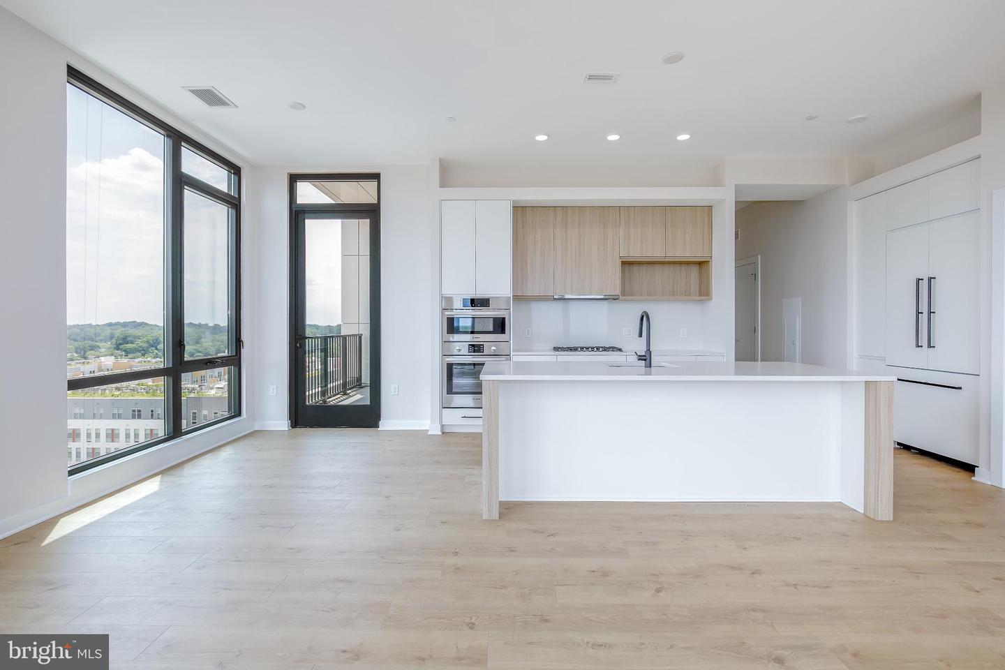 255 W. FALLS STATION BLVD #PH6, FALLS CHURCH, Virginia 22046, 3 Bedrooms Bedrooms, 5 Rooms Rooms,2 BathroomsBathrooms,Residential,For sale,255 W. FALLS STATION BLVD #PH6,VAFA2002252 MLS # VAFA2002252