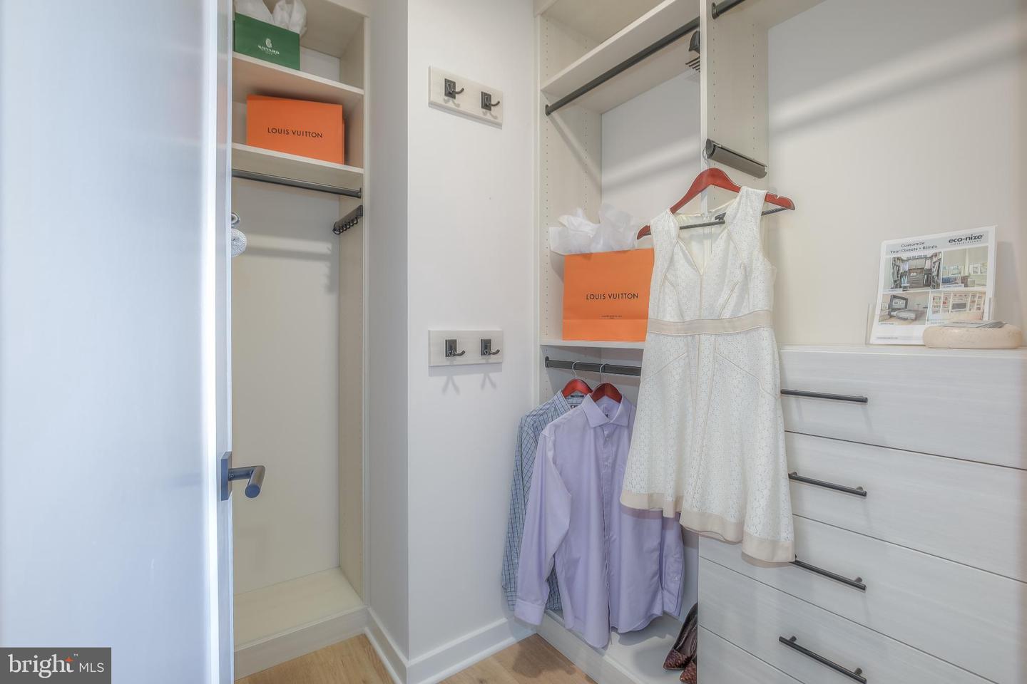 255 W. FALLS STATION BLVD #PH9, FALLS CHURCH, Virginia 22046, 2 Bedrooms Bedrooms, 6 Rooms Rooms,2 BathroomsBathrooms,Residential,For sale,255 W. FALLS STATION BLVD #PH9,VAFA2002256 MLS # VAFA2002256