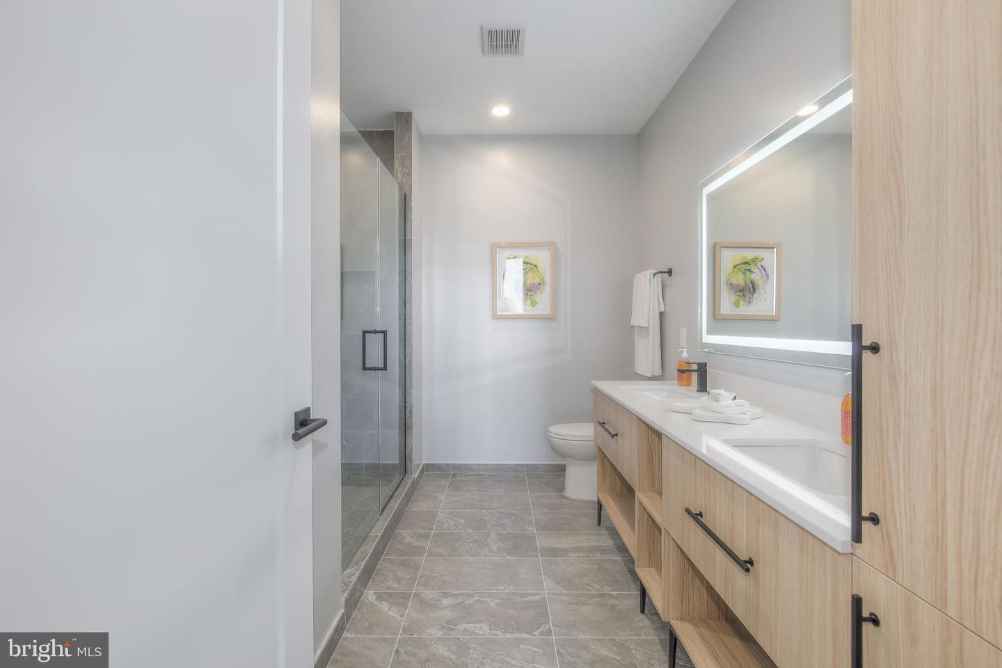 255 W. FALLS STATION BLVD #PH9, FALLS CHURCH, Virginia 22046, 2 Bedrooms Bedrooms, 6 Rooms Rooms,2 BathroomsBathrooms,Residential,For sale,255 W. FALLS STATION BLVD #PH9,VAFA2002256 MLS # VAFA2002256