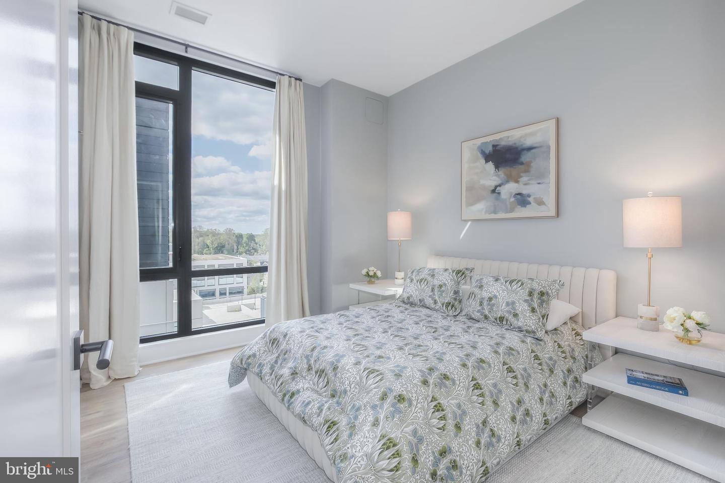 255 W. FALLS STATION BLVD #PH9, FALLS CHURCH, Virginia 22046, 2 Bedrooms Bedrooms, 6 Rooms Rooms,2 BathroomsBathrooms,Residential,For sale,255 W. FALLS STATION BLVD #PH9,VAFA2002256 MLS # VAFA2002256