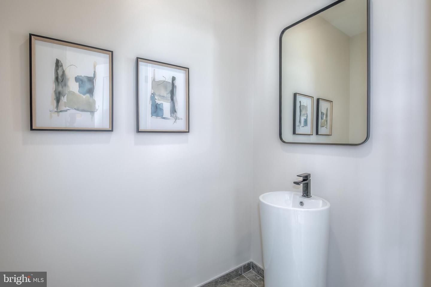 255 W. FALLS STATION BLVD #PH9, FALLS CHURCH, Virginia 22046, 2 Bedrooms Bedrooms, 6 Rooms Rooms,2 BathroomsBathrooms,Residential,For sale,255 W. FALLS STATION BLVD #PH9,VAFA2002256 MLS # VAFA2002256