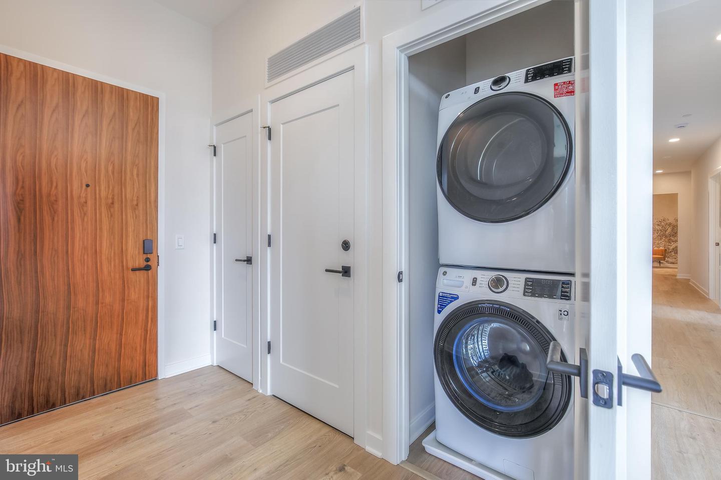 255 W. FALLS STATION BLVD #PH9, FALLS CHURCH, Virginia 22046, 2 Bedrooms Bedrooms, 6 Rooms Rooms,2 BathroomsBathrooms,Residential,For sale,255 W. FALLS STATION BLVD #PH9,VAFA2002256 MLS # VAFA2002256