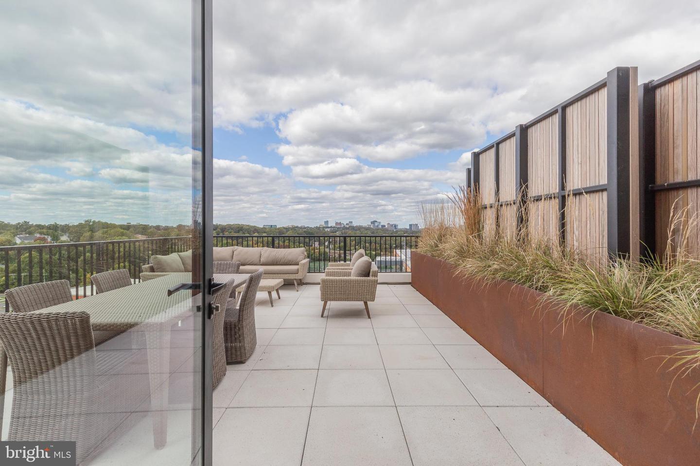 255 W. FALLS STATION BLVD #PH9, FALLS CHURCH, Virginia 22046, 2 Bedrooms Bedrooms, 6 Rooms Rooms,2 BathroomsBathrooms,Residential,For sale,255 W. FALLS STATION BLVD #PH9,VAFA2002256 MLS # VAFA2002256