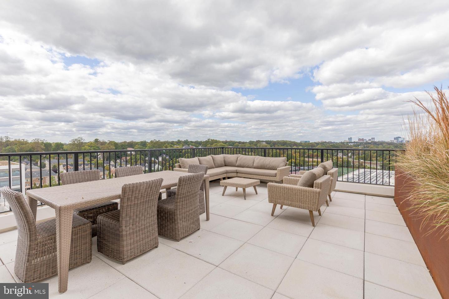 255 W. FALLS STATION BLVD #PH9, FALLS CHURCH, Virginia 22046, 2 Bedrooms Bedrooms, 6 Rooms Rooms,2 BathroomsBathrooms,Residential,For sale,255 W. FALLS STATION BLVD #PH9,VAFA2002256 MLS # VAFA2002256