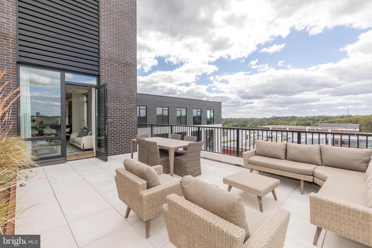 255 W. FALLS STATION BLVD #PH9, FALLS CHURCH, Virginia 22046, 2 Bedrooms Bedrooms, 6 Rooms Rooms,2 BathroomsBathrooms,Residential,For sale,255 W. FALLS STATION BLVD #PH9,VAFA2002256 MLS # VAFA2002256