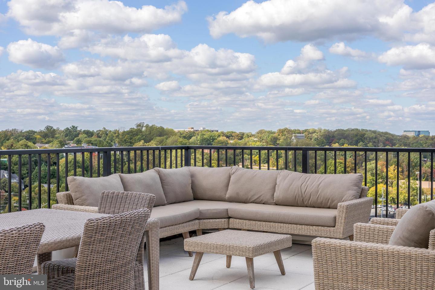 255 W. FALLS STATION BLVD #PH9, FALLS CHURCH, Virginia 22046, 2 Bedrooms Bedrooms, 6 Rooms Rooms,2 BathroomsBathrooms,Residential,For sale,255 W. FALLS STATION BLVD #PH9,VAFA2002256 MLS # VAFA2002256