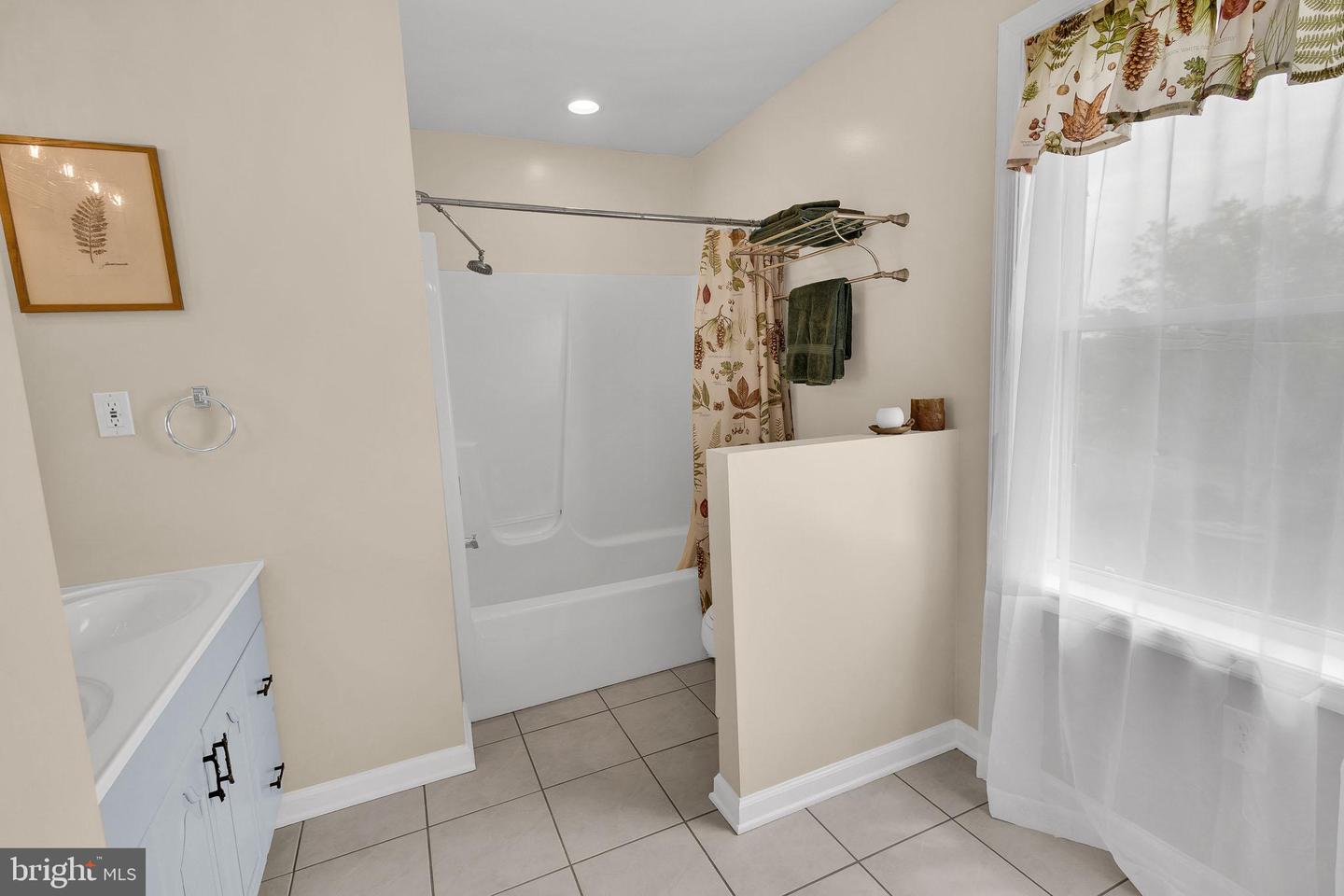 131 ALLEGHENY RIDGE LN, BERRYVILLE, Virginia 22611, 5 Bedrooms Bedrooms, ,3 BathroomsBathrooms,Residential,For sale,131 ALLEGHENY RIDGE LN,VACL2002758 MLS # VACL2002758