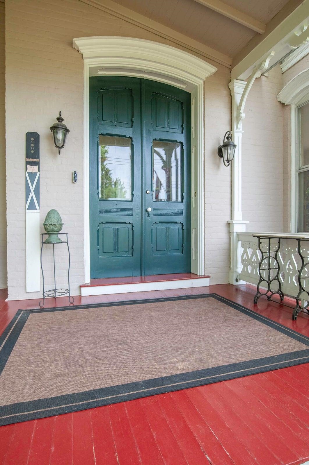 Let's go inside these gorgeous double doors.