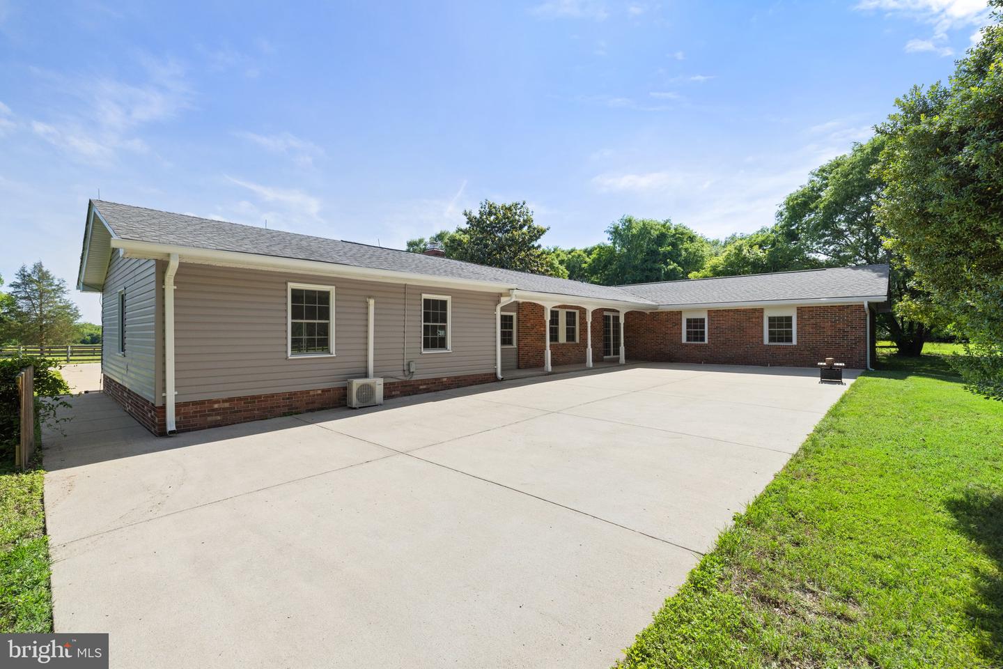 11601 PARKGATE DR, NOKESVILLE, Virginia 20181, 3 Bedrooms Bedrooms, ,2 BathroomsBathrooms,Residential,For sale,11601 PARKGATE DR,VAPW2071586 MLS # VAPW2071586