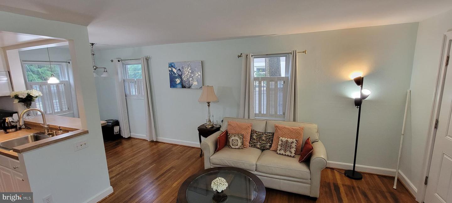 2226 FARRINGTON AVE, ALEXANDRIA, Virginia 22303, 2 Bedrooms Bedrooms, ,2 BathroomsBathrooms,Residential,For sale,2226 FARRINGTON AVE,VAFX2176098 MLS # VAFX2176098