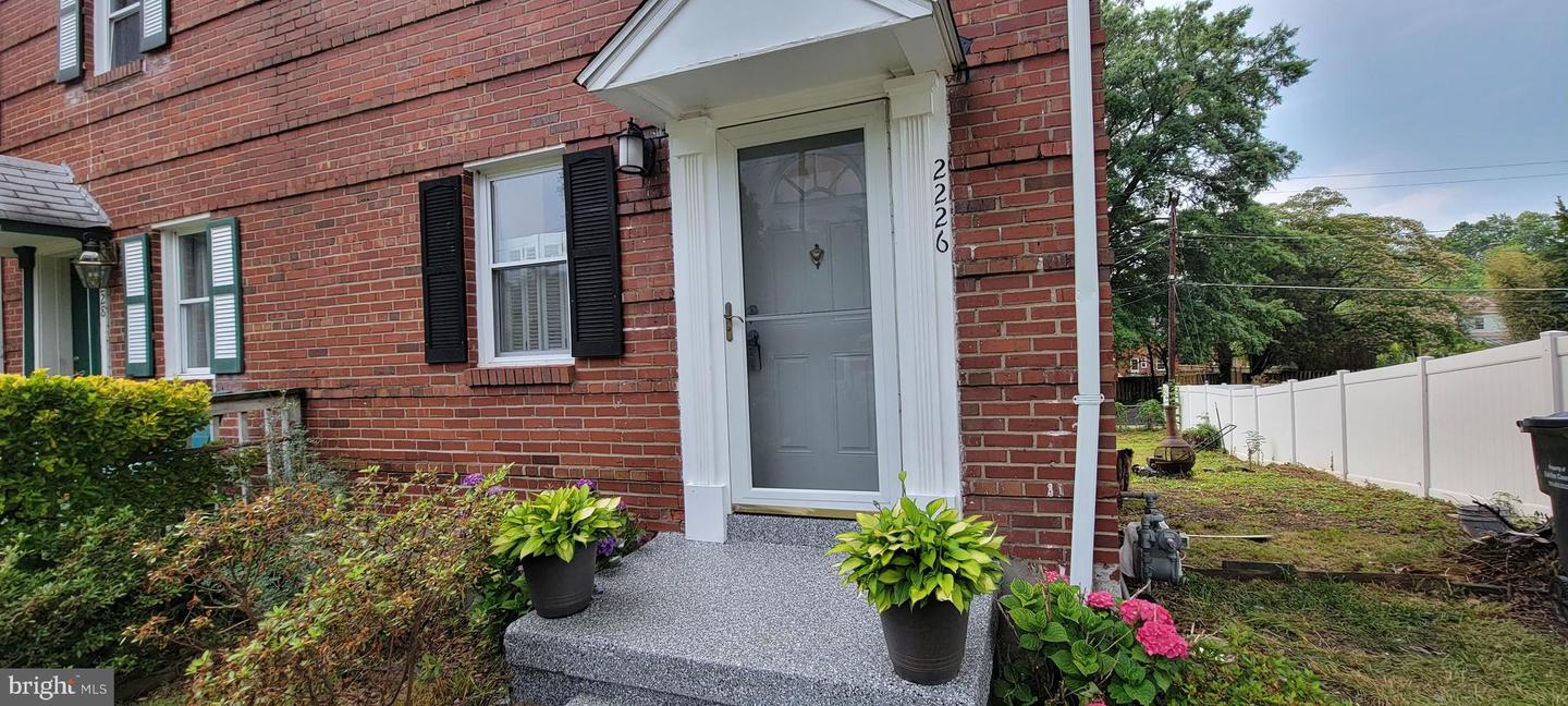 2226 FARRINGTON AVE, ALEXANDRIA, Virginia 22303, 2 Bedrooms Bedrooms, ,2 BathroomsBathrooms,Residential,For sale,2226 FARRINGTON AVE,VAFX2176098 MLS # VAFX2176098