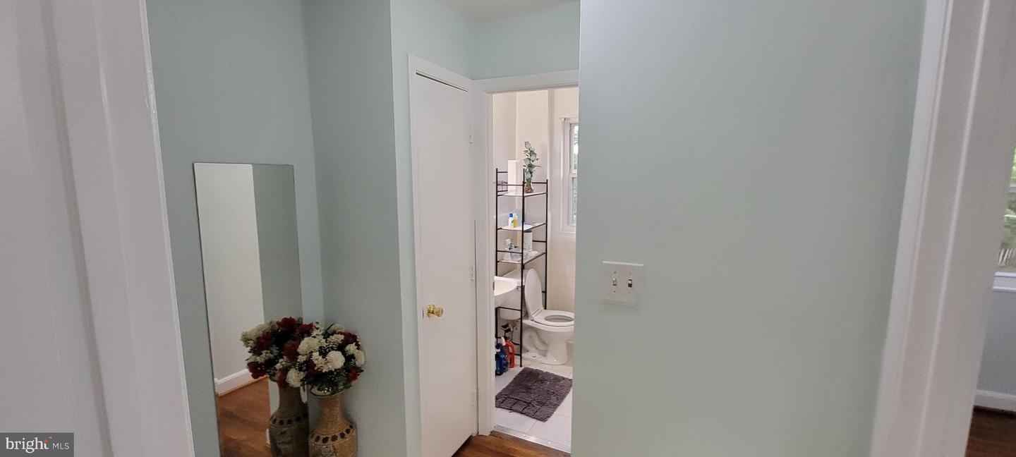 2226 FARRINGTON AVE, ALEXANDRIA, Virginia 22303, 2 Bedrooms Bedrooms, ,2 BathroomsBathrooms,Residential,For sale,2226 FARRINGTON AVE,VAFX2176098 MLS # VAFX2176098