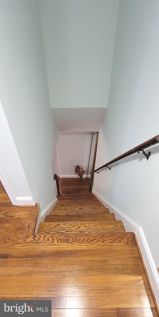 2226 FARRINGTON AVE, ALEXANDRIA, Virginia 22303, 2 Bedrooms Bedrooms, ,2 BathroomsBathrooms,Residential,For sale,2226 FARRINGTON AVE,VAFX2176098 MLS # VAFX2176098