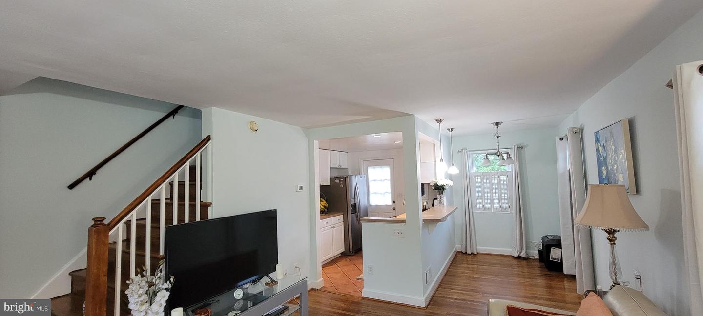 2226 FARRINGTON AVE, ALEXANDRIA, Virginia 22303, 2 Bedrooms Bedrooms, ,2 BathroomsBathrooms,Residential,For sale,2226 FARRINGTON AVE,VAFX2176098 MLS # VAFX2176098