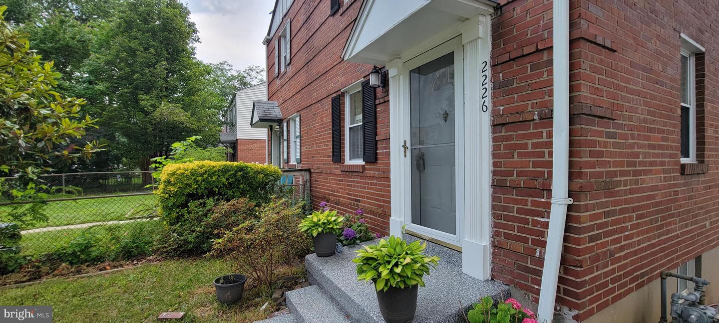 2226 FARRINGTON AVE, ALEXANDRIA, Virginia 22303, 2 Bedrooms Bedrooms, ,2 BathroomsBathrooms,Residential,For sale,2226 FARRINGTON AVE,VAFX2176098 MLS # VAFX2176098