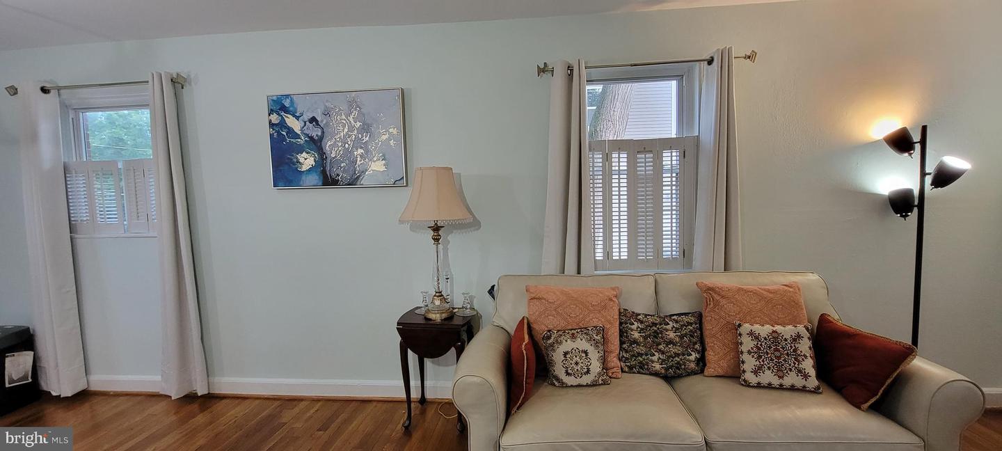 2226 FARRINGTON AVE, ALEXANDRIA, Virginia 22303, 2 Bedrooms Bedrooms, ,2 BathroomsBathrooms,Residential,For sale,2226 FARRINGTON AVE,VAFX2176098 MLS # VAFX2176098