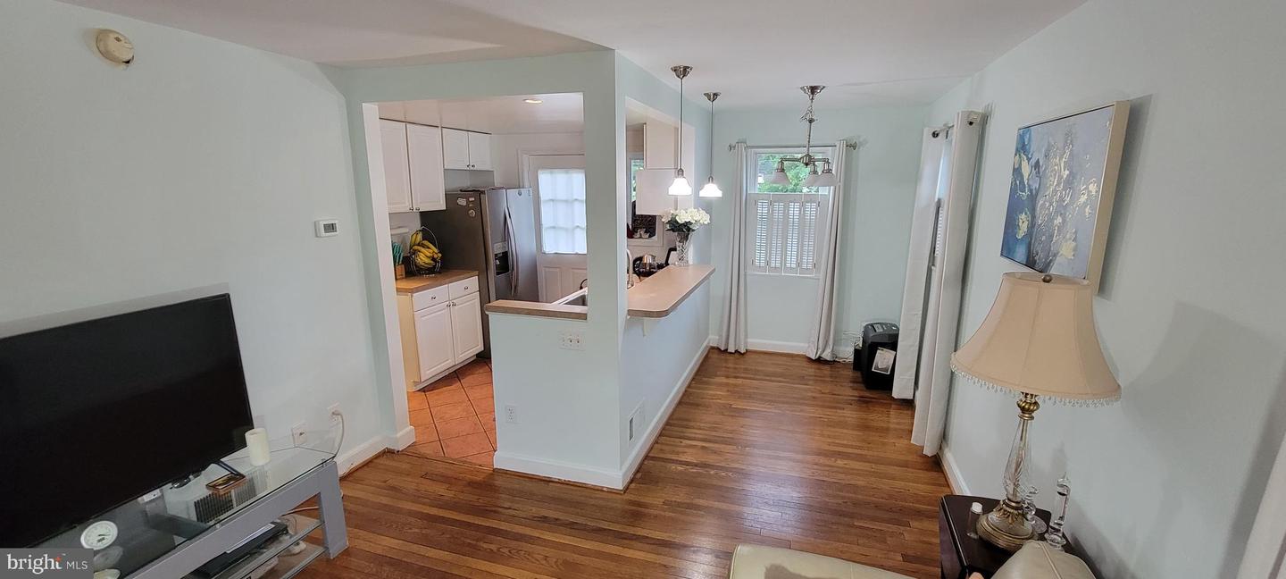 2226 FARRINGTON AVE, ALEXANDRIA, Virginia 22303, 2 Bedrooms Bedrooms, ,2 BathroomsBathrooms,Residential,For sale,2226 FARRINGTON AVE,VAFX2176098 MLS # VAFX2176098