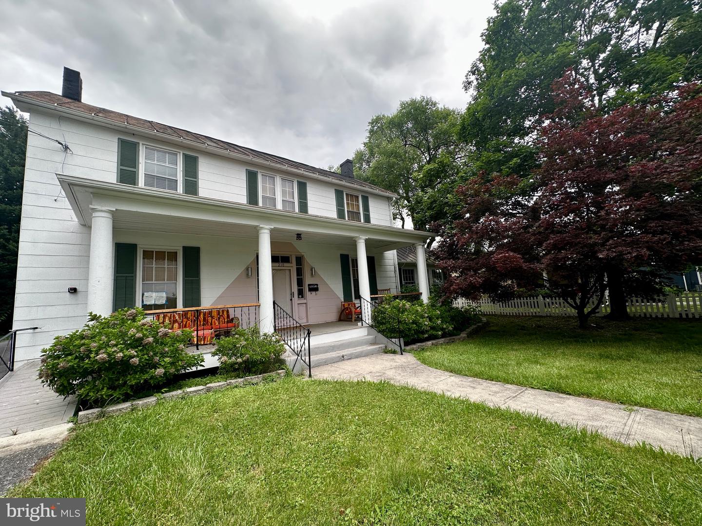 210 W MAIN ST, BERRYVILLE, Virginia 22611, 14 Bedrooms Bedrooms, ,6 BathroomsBathrooms,Residential,For sale,210 W MAIN ST,VACL2002802 MLS # VACL2002802