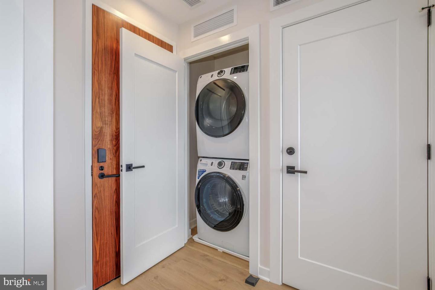 255 W. FALLS STATION BLVD #608, FALLS CHURCH, Virginia 22046, 1 Bedroom Bedrooms, ,1 BathroomBathrooms,Residential,For sale,255 W. FALLS STATION BLVD #608,VAFA2002292 MLS # VAFA2002292