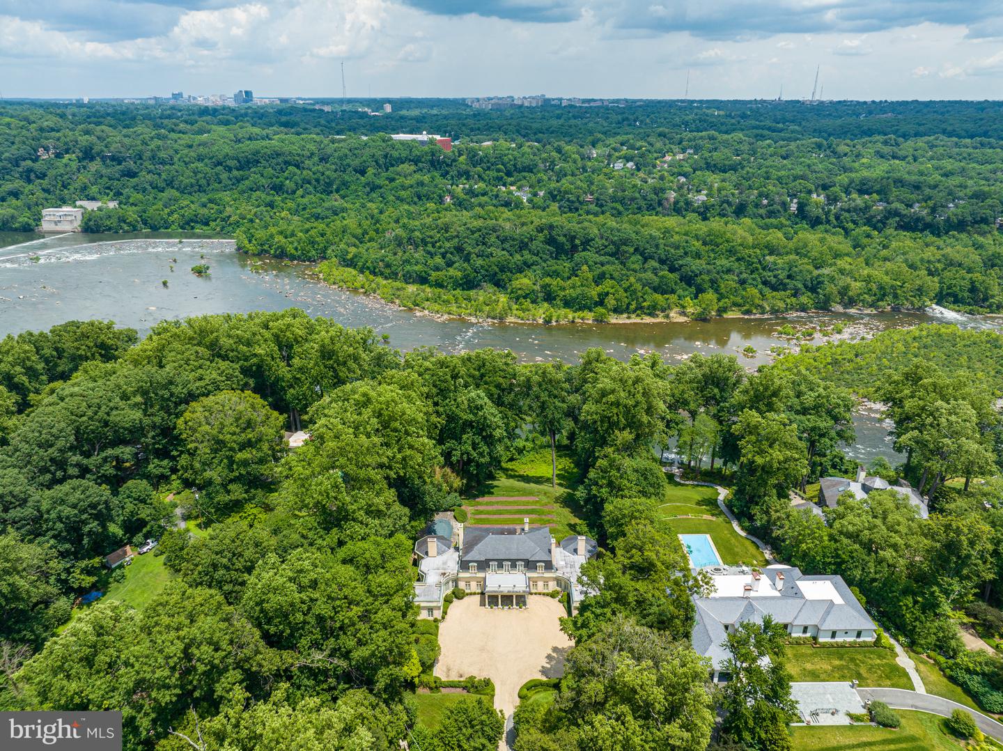 1260 CREST LN, MCLEAN, Virginia 22101, 8 Bedrooms Bedrooms, ,5 BathroomsBathrooms,Residential,For sale,1260 CREST LN,VAFX2184154 MLS # VAFX2184154