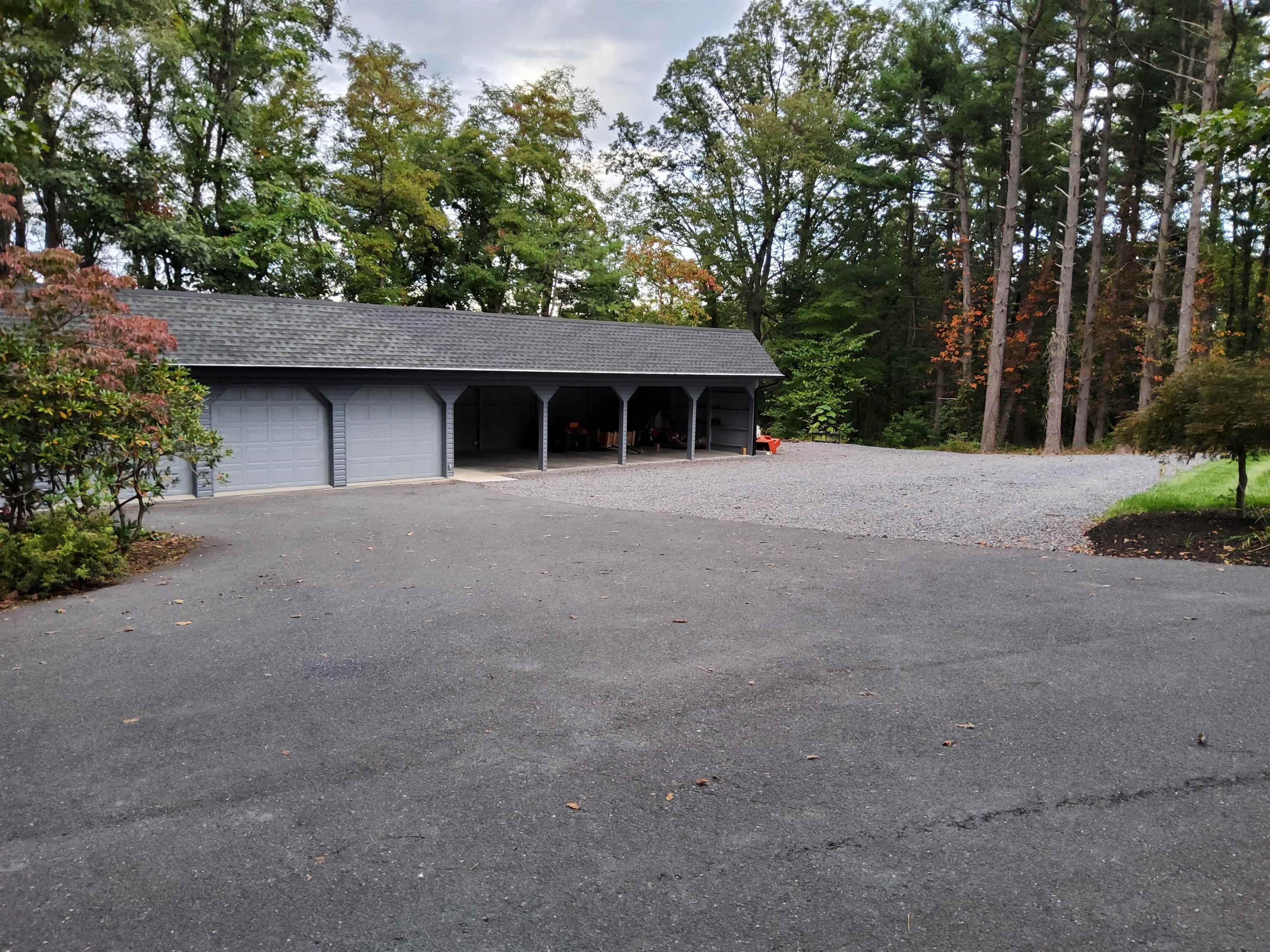 4 more garage door can be added to have an enclosed 8 bar garage.