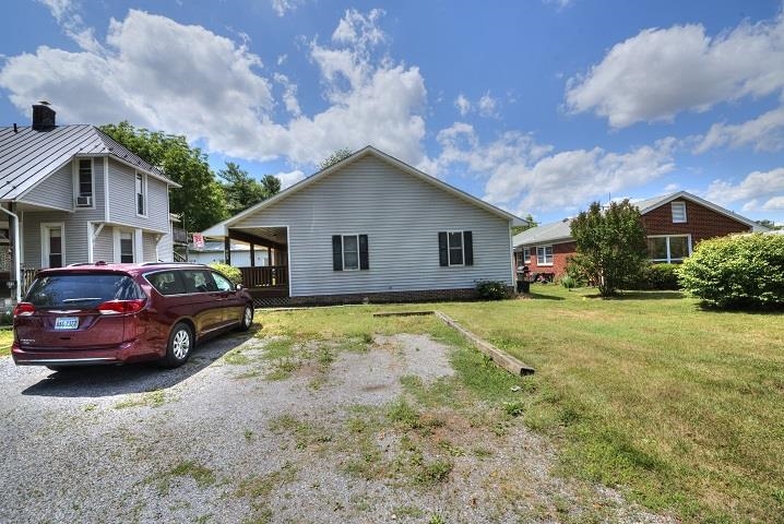 405 S LINDEN AVE, WAYNESBORO, Virginia 22980, 3 Bedrooms Bedrooms, ,2 BathroomsBathrooms,Residential,405 S LINDEN AVE,654586 MLS # 654586