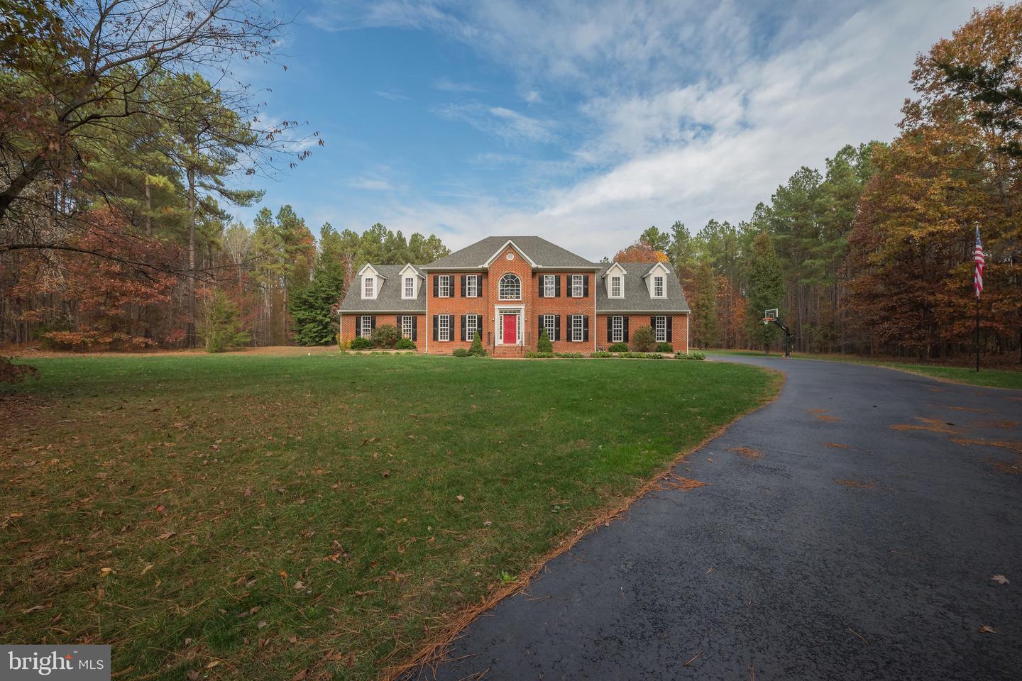 16166 PUG SWAMP LN, BEAVERDAM, Virginia 23015, 4 Bedrooms Bedrooms, 12 Rooms Rooms,3 BathroomsBathrooms,Residential,For sale,16166 PUG SWAMP LN,VAHA2000756 MLS # VAHA2000756