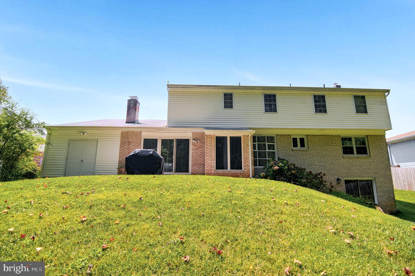 7906 CARRLEIGH PKWY, SPRINGFIELD, Virginia 22152, 5 Bedrooms Bedrooms, ,2 BathroomsBathrooms,Residential,For sale,7906 CARRLEIGH PKWY,VAFX2192522 MLS # VAFX2192522