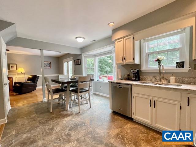 2110 VIBURNUM CT, CHARLOTTESVILLE, Virginia 22911, 4 Bedrooms Bedrooms, ,2 BathroomsBathrooms,Residential,For sale,2110 VIBURNUM CT,655222 MLS # 655222