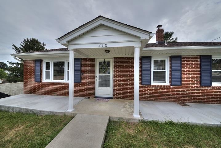 210 ANN ST, STAUNTON, Virginia 24401, 4 Bedrooms Bedrooms, ,2 BathroomsBathrooms,Residential,210 ANN ST,655322 MLS # 655322