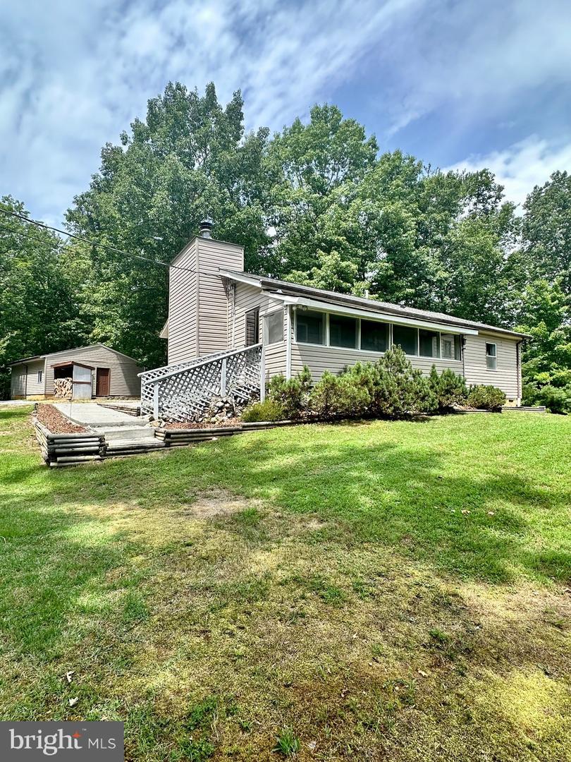 2898 JAMES RIVER RD, WINGINA, Virginia 24599, 2 Bedrooms Bedrooms, ,2 BathroomsBathrooms,Residential,For sale,2898 JAMES RIVER RD,VANL2000376 MLS # VANL2000376