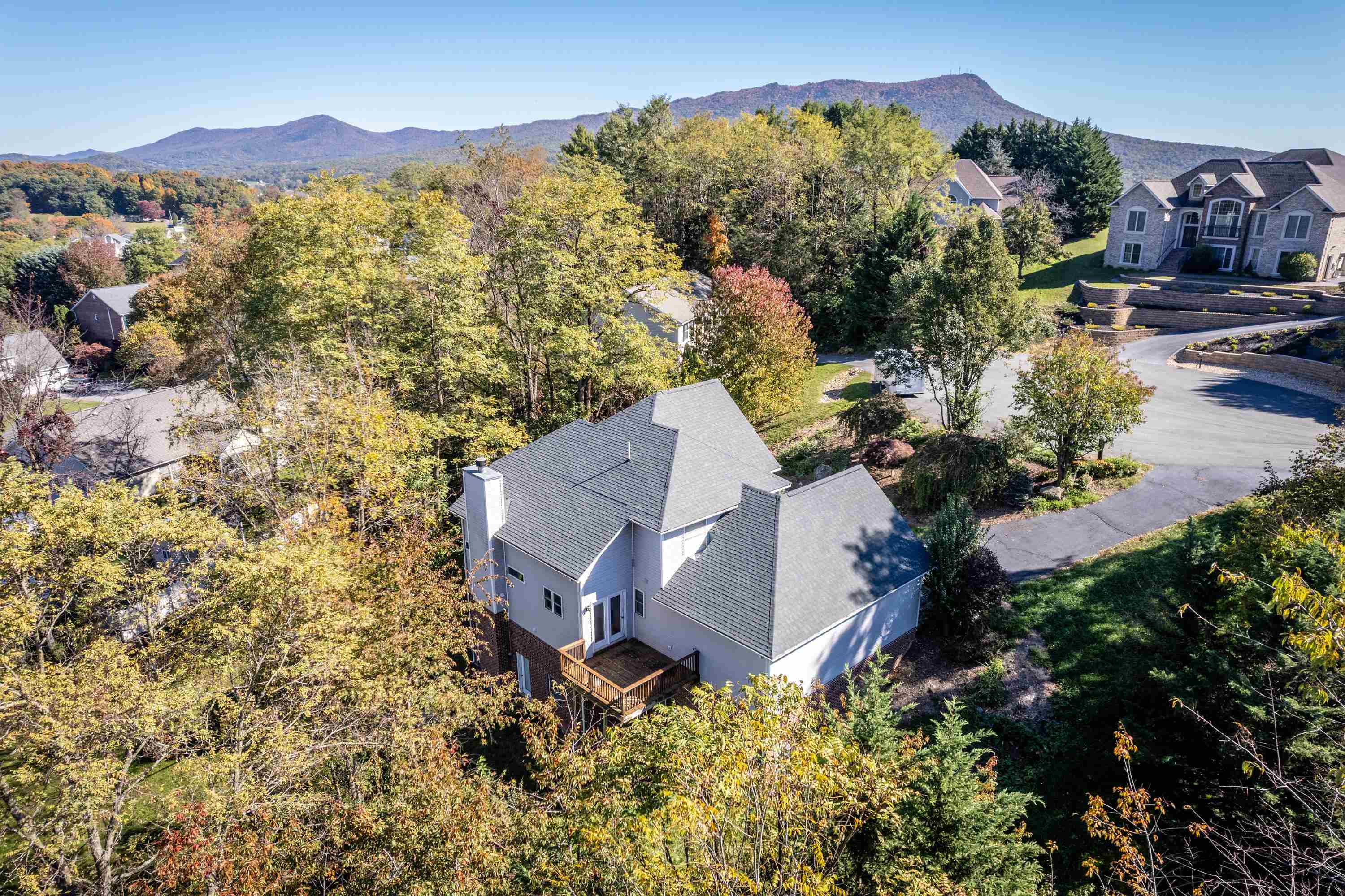 3986 DIXIE RIDGE RUN RD, PENN LAIRD, Virginia 22846, 4 Bedrooms Bedrooms, ,3 BathroomsBathrooms,Residential,3986 DIXIE RIDGE RUN RD,654428 MLS # 654428